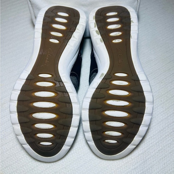 Clarcks Collection Black and Gray Slip-On Sneakers - Picture 7 of 8